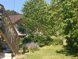 Au fond du jardin , côté montagne.