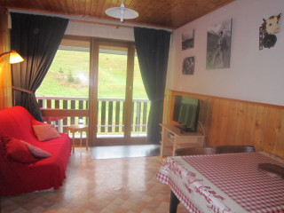Sofa and dining area - © Grospiron Elisabeth Sofa and dining area