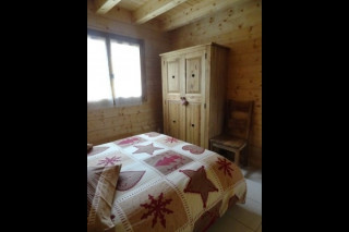 Salle de bain étage, double vasques, douche, baignoire, WC - © Clévacances Salle de bain étage, double vasques, douche, baignoire, WC