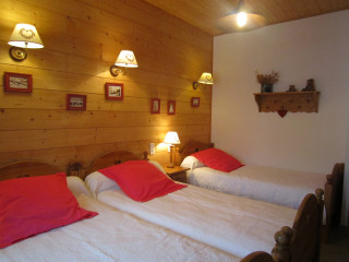 L'étable chambre 3 personnes - © Elisabeth Grospiron L'étable chambre 3 personnes