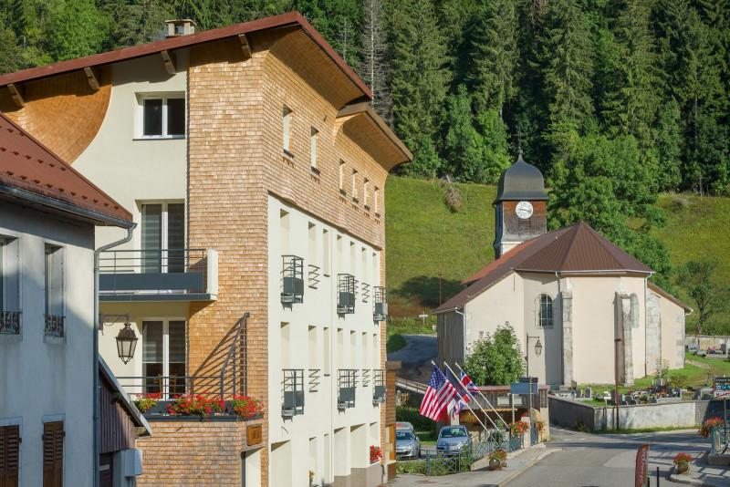 Façade Les Tavaillons côté rue