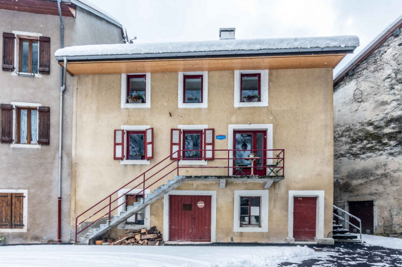 FACADE COTE RUE PRINCIPALE