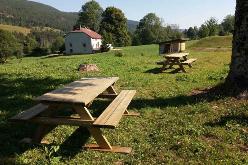 Espace pique nique derrière la résidence