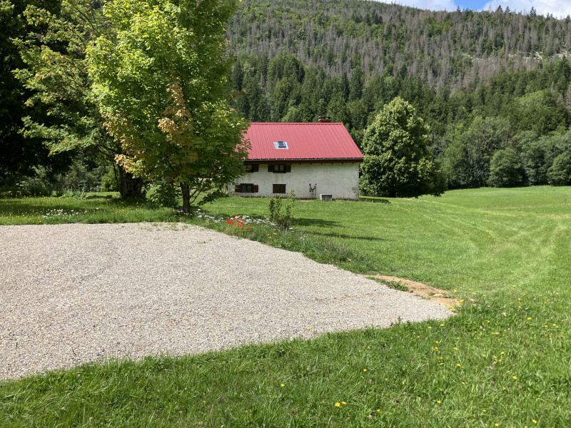 Parking à 20 m de la maison