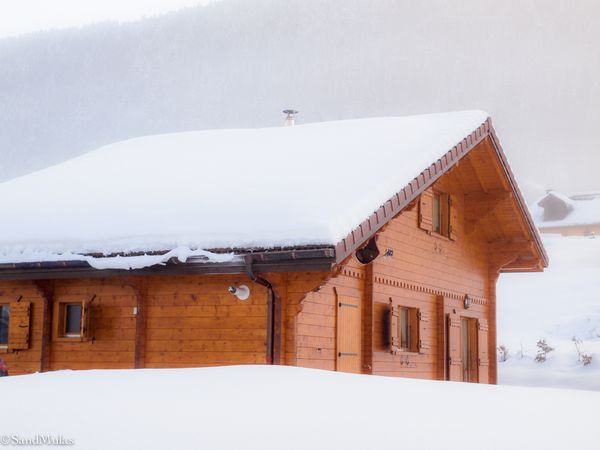 sitrahlo817332_299719_210222_chalet_sous_la_neige.jpg