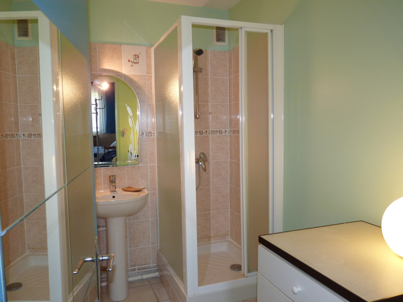 grand_cret_311-la salle de bain - © Danièle Bussod grand_cret_311-la salle de bain